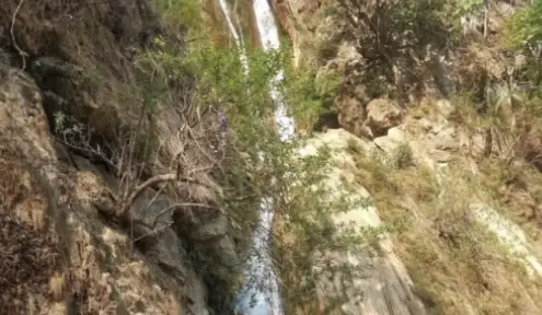 gaddu waterfall in rishikesh