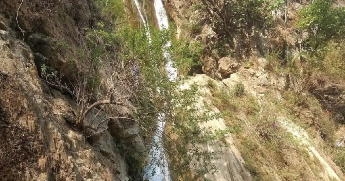 gaddu waterfall in rishikesh
