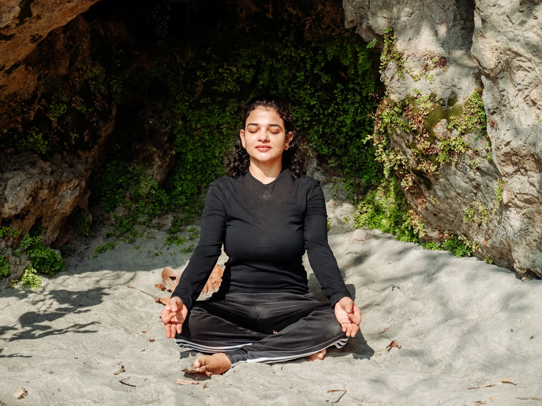 Meditation and inner stillness practice on the 200 hour yoga teacher training in Rishikesh